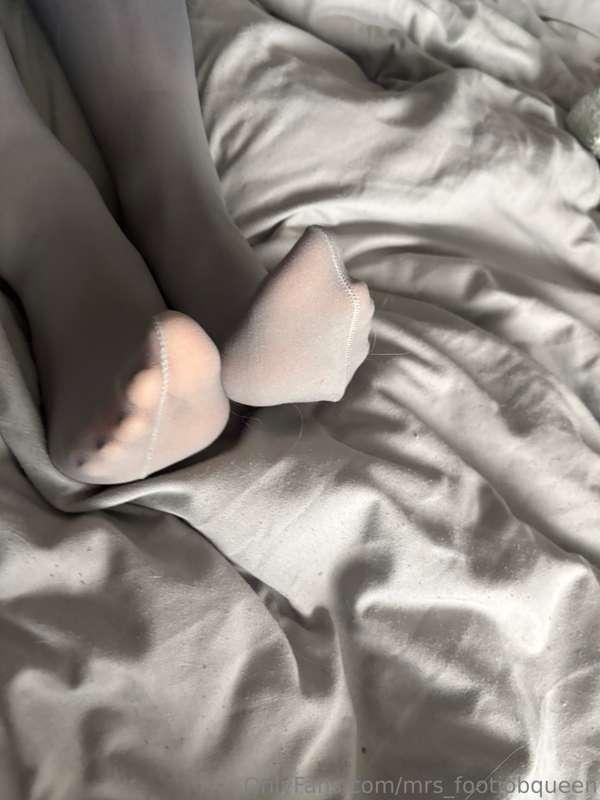 mrs_footjobqueen image #15