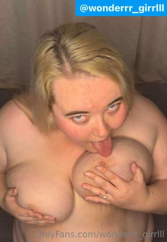 It’s titty Tuesday baby let’s get them out 😍😍😍