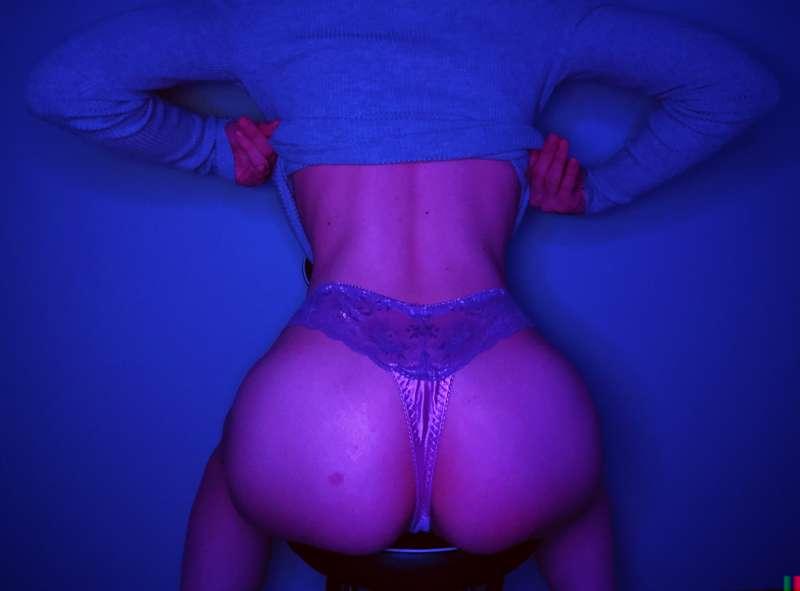 “I know u love satin thongs” 😏🍑