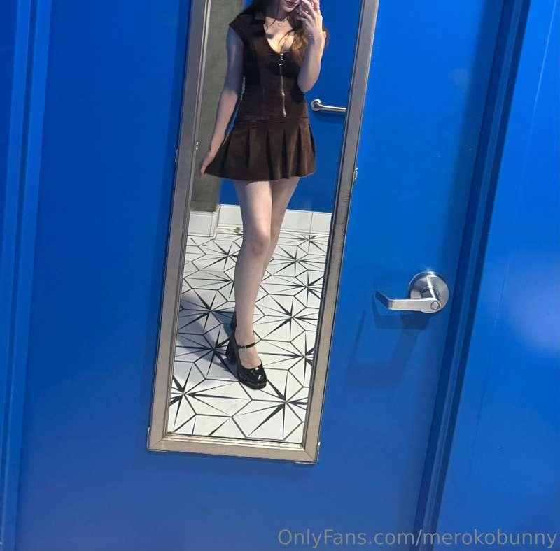 Like my outfit from last night? My dress was super short 🤭
