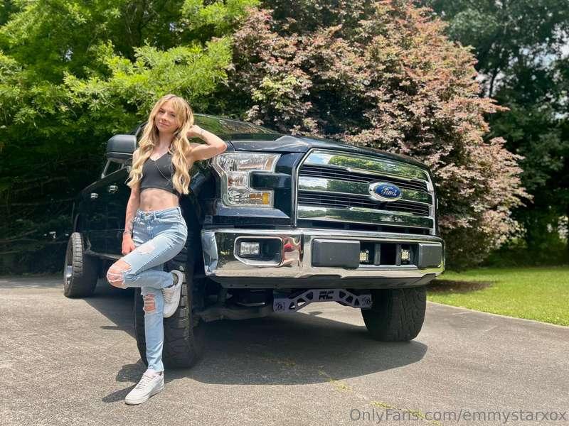 Focused on the car or me🤭👅?
