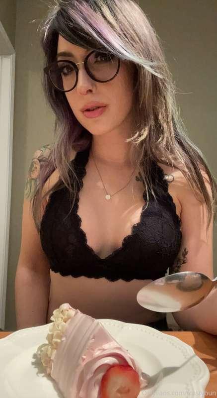 It’s my birthday!!! 🍓❤️😸