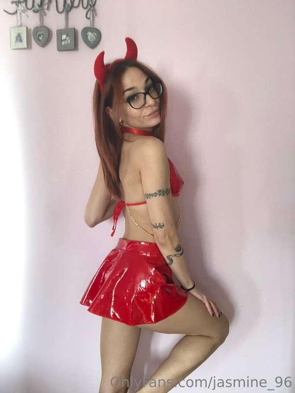🎃🖤BUON HALLOWEEN🖤🎃 
La vostra diavoletta rossa😈💋
