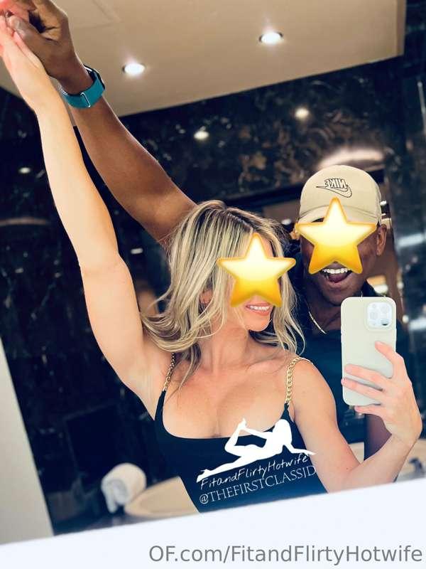 fitandflirtyhotwife image #0