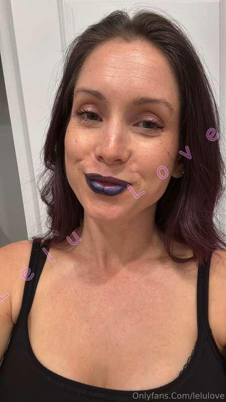 How about a kiss?? 💋