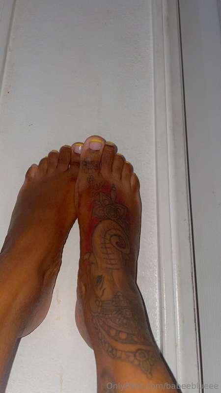 Who here has a foot fetish? 😏