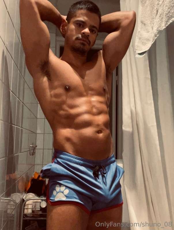 Bulging 👅