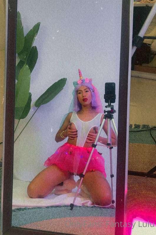 🦄MYTICAL UNICORN FANTASY🦄
It's a WILD UNICORN RAVE!
A solo s..