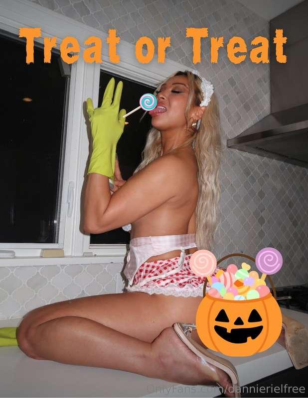 Stick your hand inside my bowl of candy😈 It's that time of y..