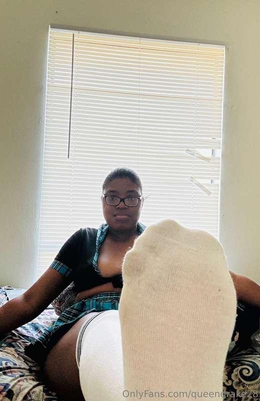 Come take this off and kiss my feet