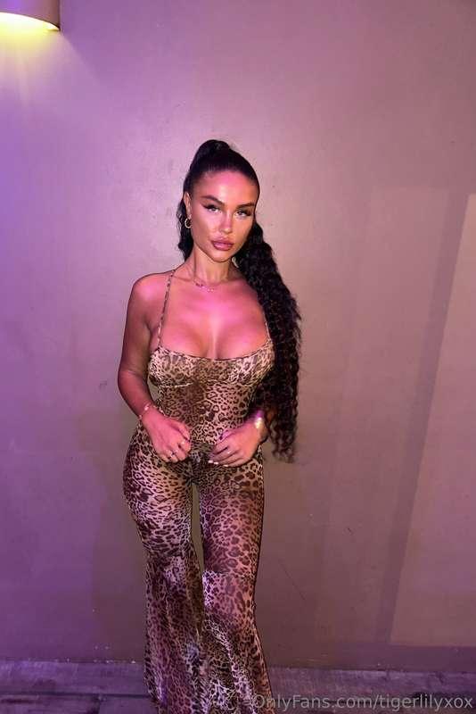 How’s this for a date night outfit baby? Would we make it ou..