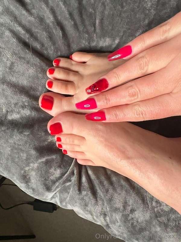 I got a brand new mani/pedi!Obsessed with my nails? Want me ..