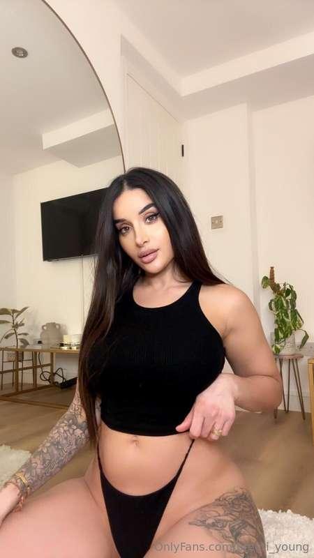 Play with your favourite horny girl 😈