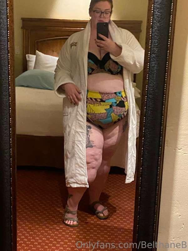 If I got locked out of my room would you lend me a hand?