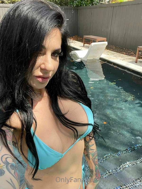 Skinny dip with me? 💦