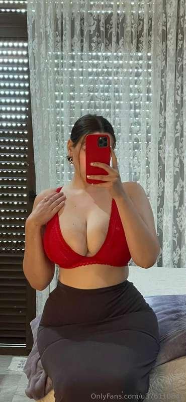 What color do you prefer to see me wearing ? 💗