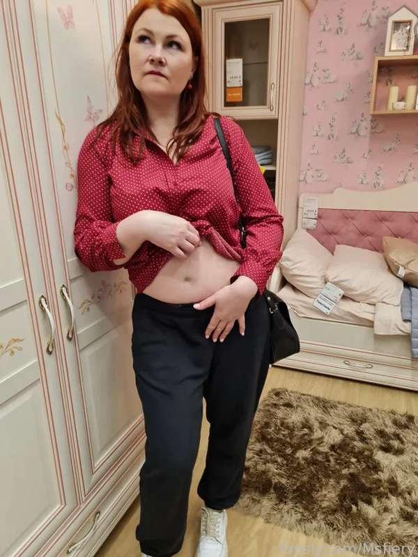 I feel so good just by teasing you a little, knowing you wont react on public 😏



#belly #stomack #milf #redhead #chubby #curvy #boobs #mom #fyp