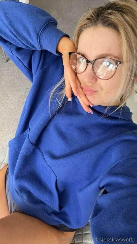 Start ur day watching everything I sent you! 📲😈