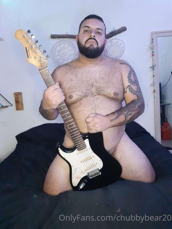 Who else likes music? 😈 leave me a tip if you like it 💵💵 and..