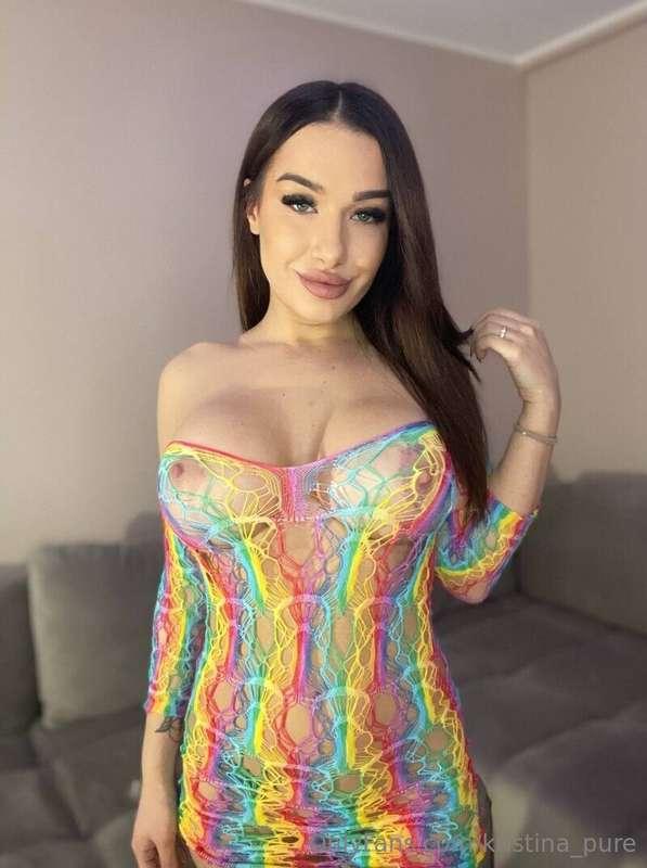 💛Subscribe To See This Brunette Bombshell To See Her In Acti..