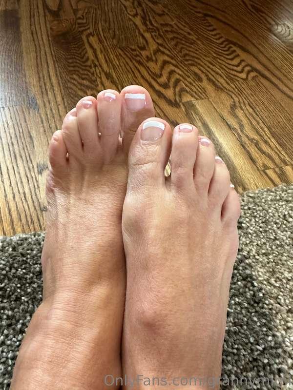 Here’s the feet pics that was requested! 😛😘
