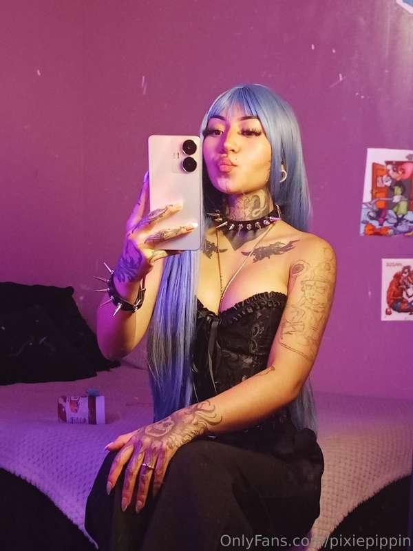 Would I get the job with this cleavage?👀