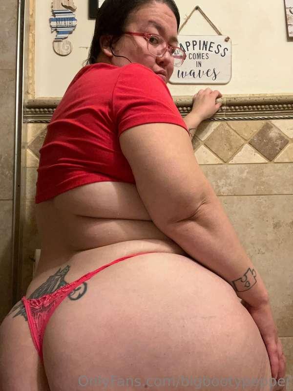 Do you like my ass is thongs daddy?? This thing is fun, it h..