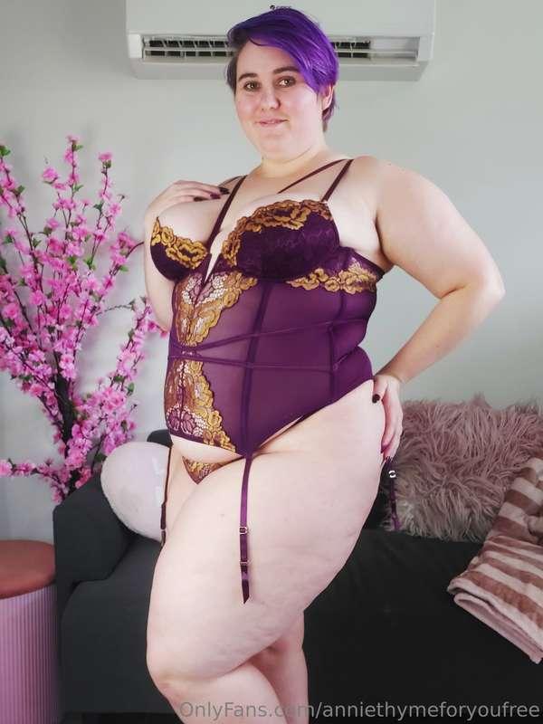 These tits are so big they make a shelf~ 