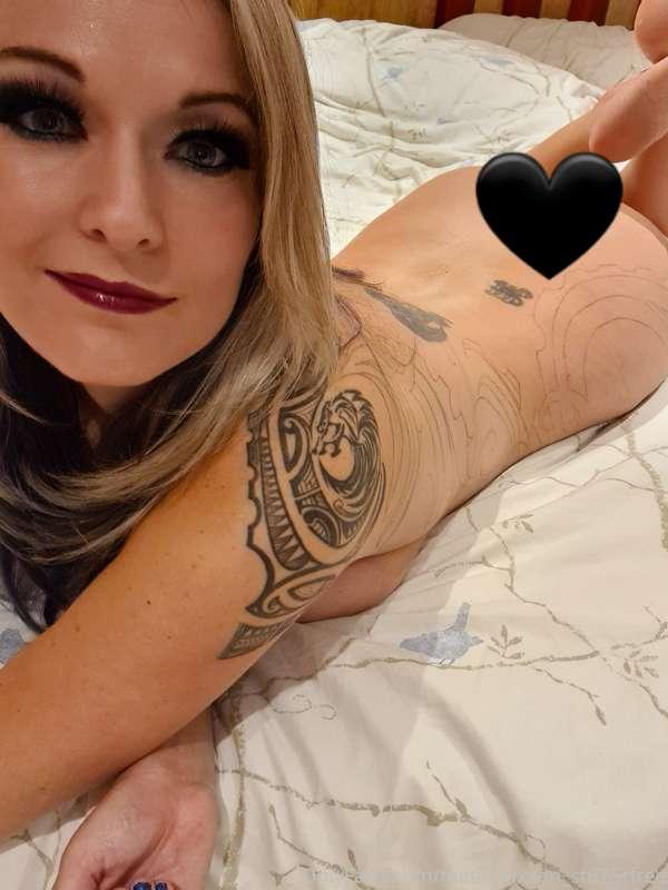 A few behind the scenes short video from my nude shoot 😈

Se..