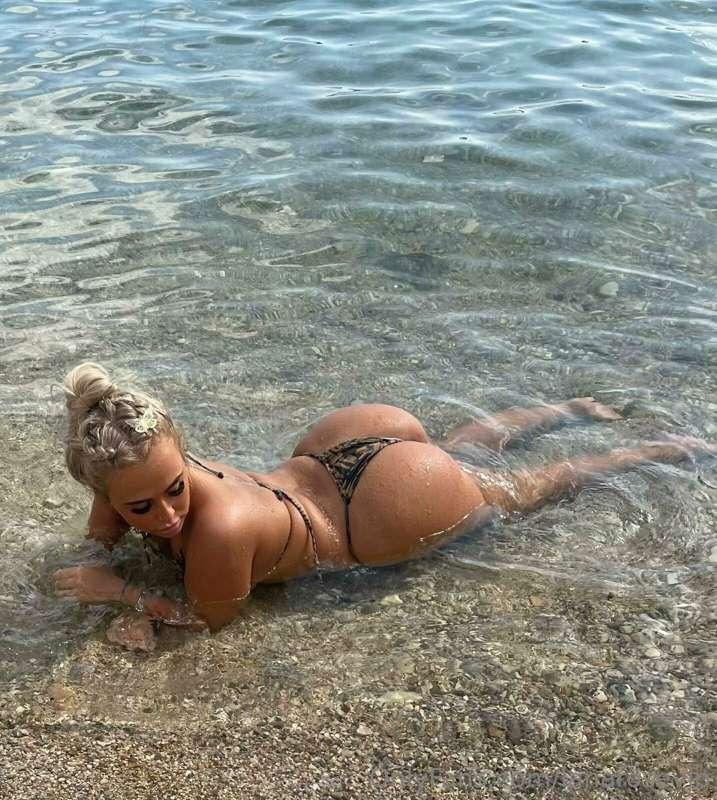 Would you dare fuck me in the sea? 🌊