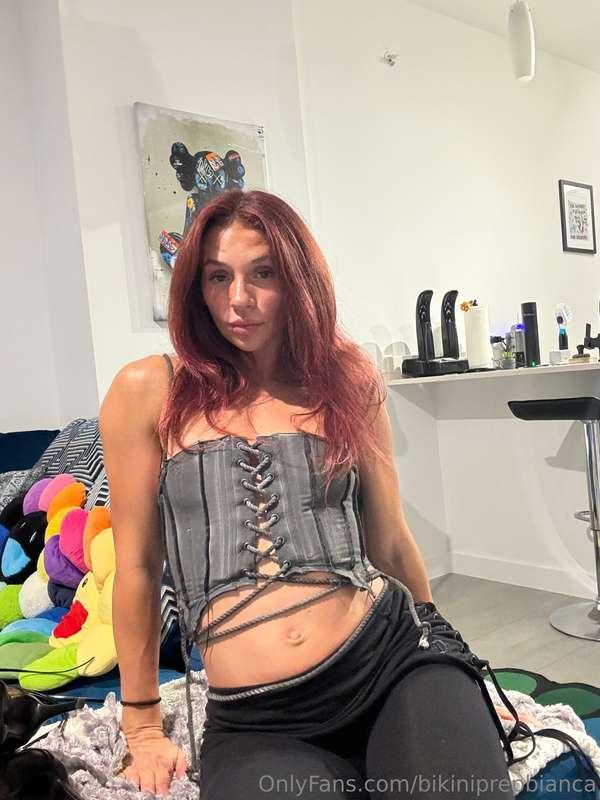 How do u like the red hair??