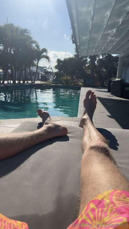 heres some feet pics 😘😘
