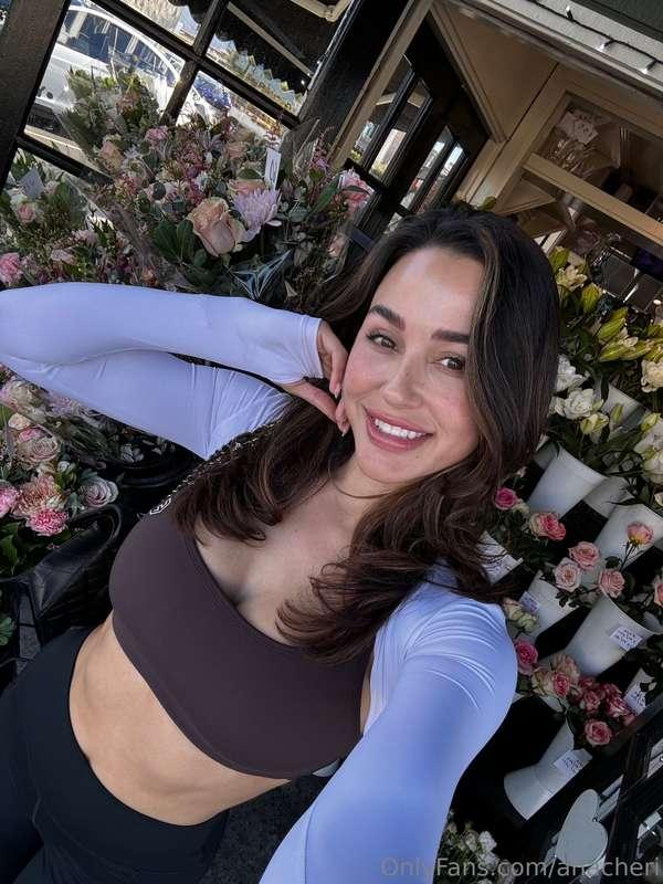 Hope you're having a great week so far! 😍 Sending smiles & s..