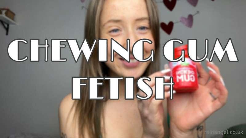 Chewing Gum Fetish

I love chewing gum! I chew it all day ev..