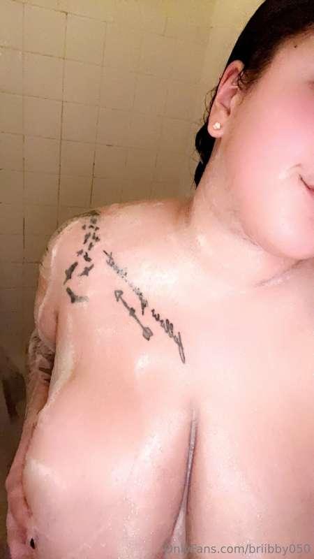 watch me soap up my tits & finger myself in the shower 🧼❤️