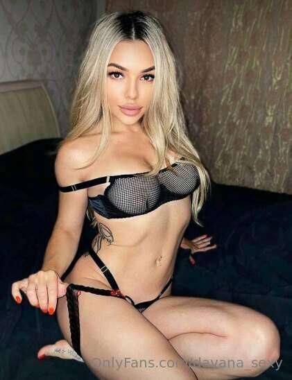 Join this hot blondie @sexyinnnna for extremely passionate a..