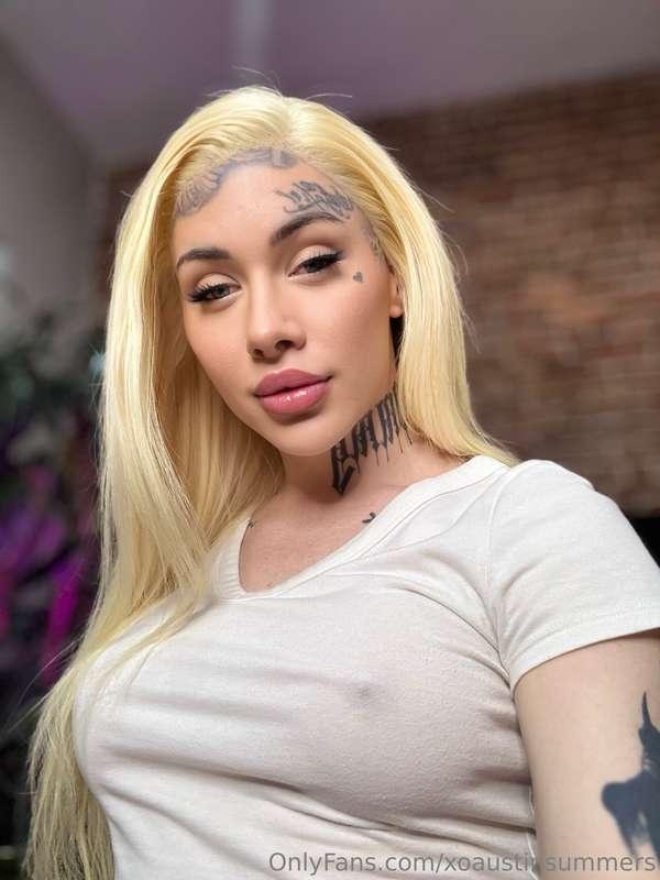 Wanna know a secret? dm me, but be ready to get turned on 😘