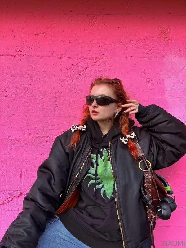 𝐅𝐑𝐄𝐄 𝐒𝐔𝐁𝐒𝐂𝐑𝐈𝐏𝐓𝐈𝐎𝐍 @glitch_girl sexy crazy 🌸 fucks all her ho..