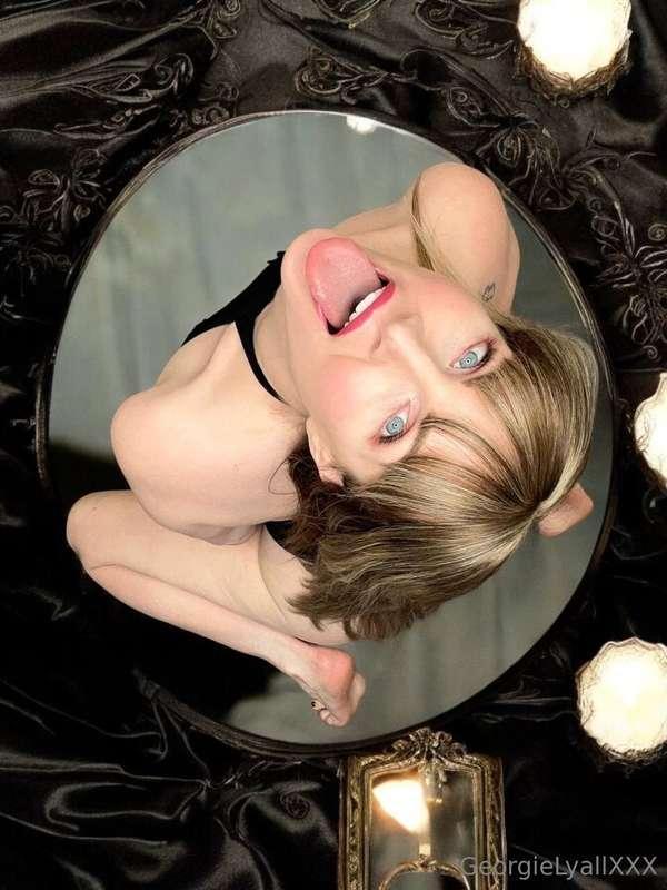 Heres me waiting for your load💦