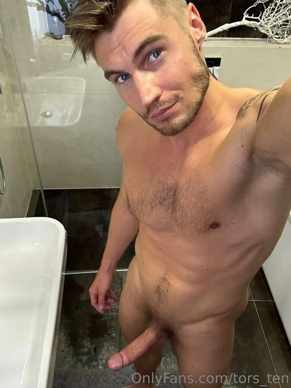 Bathroom selfie✌️
This weekend i plan do lot of hot things, ..