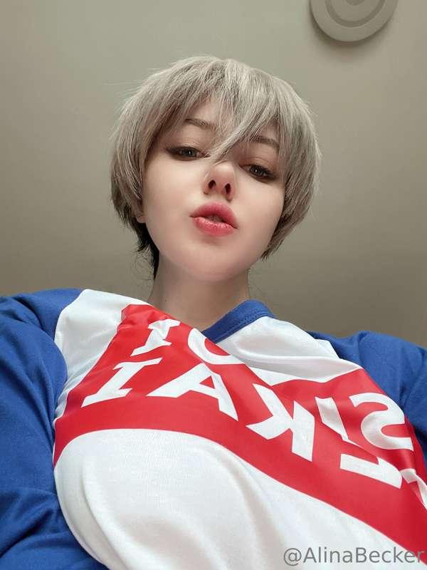 no bra vibe.. Wanna ..?  ( • )( • )ԅ(≖‿≖ԅ)