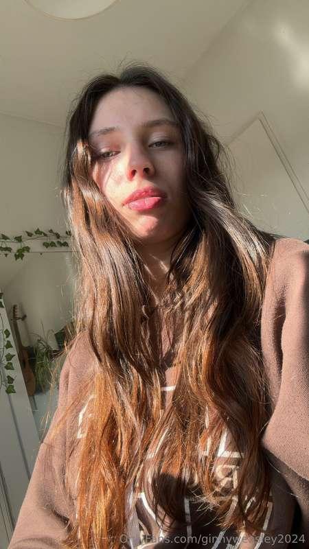 im online in @ginnyvip 😏