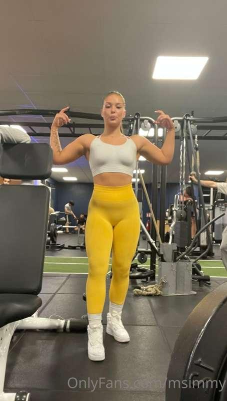 Me st the gym without panties cause my pants are too see thr..