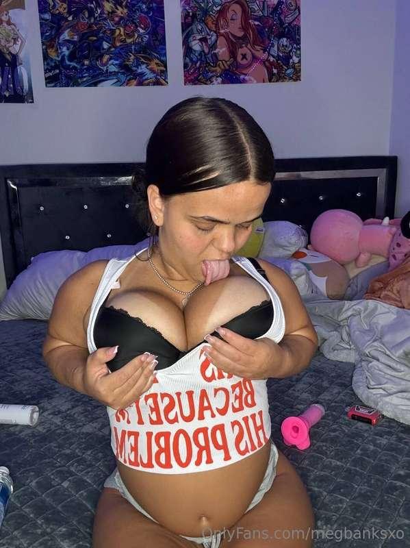 I’m up, horny and ready to fuck 🤰🏻 someone message me 👅
