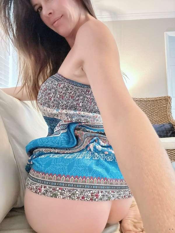 The little strip tease I did for you at work in this dress g..