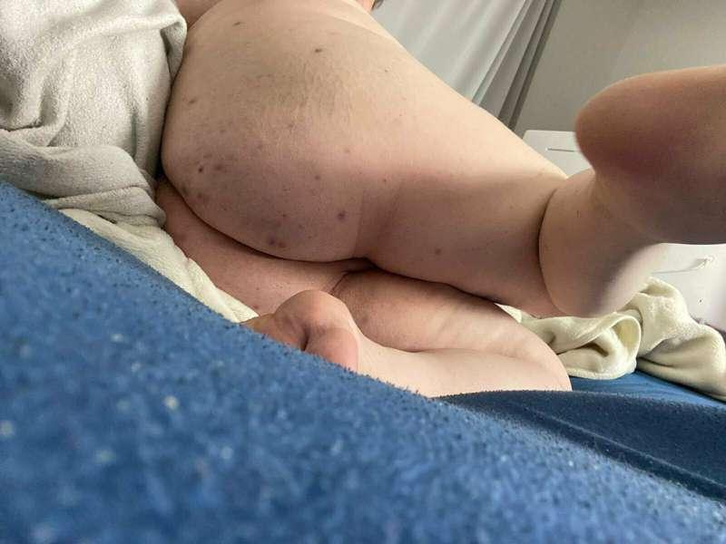 Ass and feet lovers?