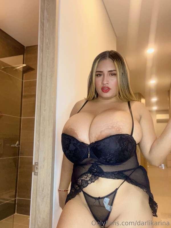 Tried on my old lingerie… but my tits clearly outgrew it 💣💣💥