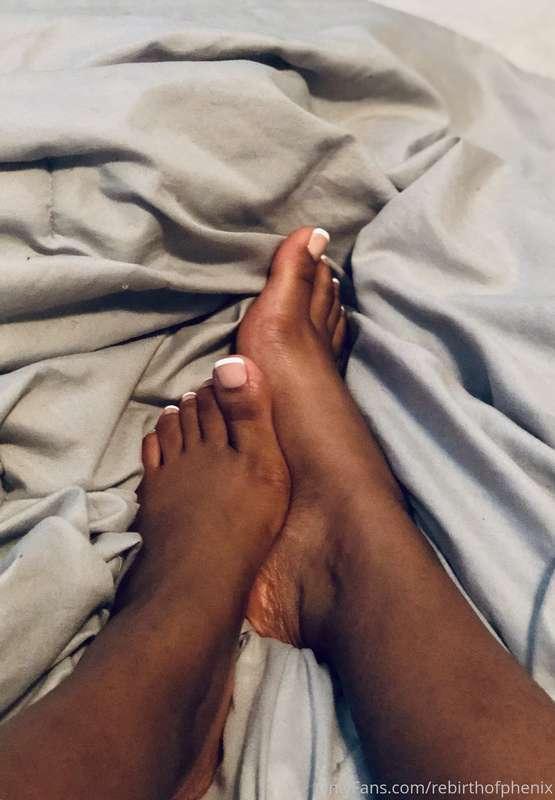 Footjob anyone ? 👀
