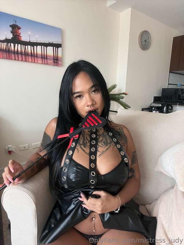 Who needs some spanking? 🤭