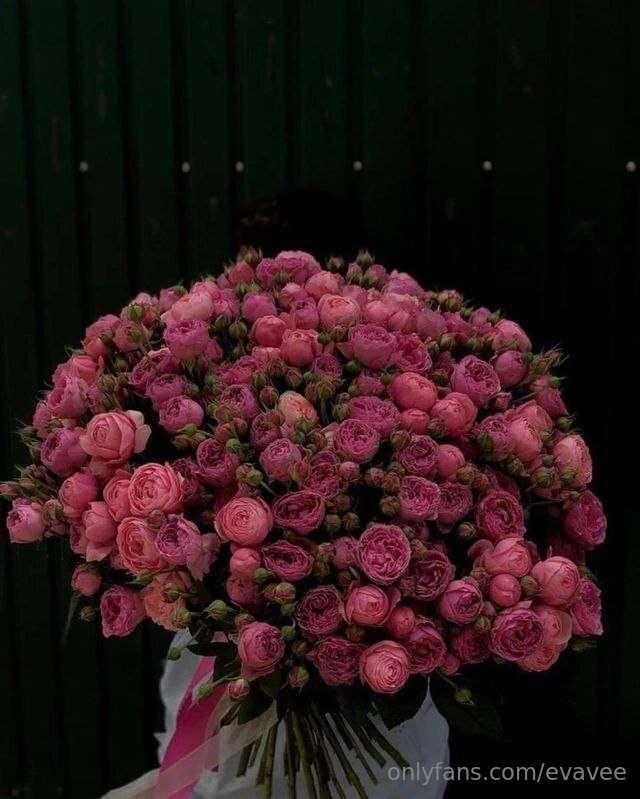 Every time I see a bright bouquet, my heart skips a beat 💕. ..